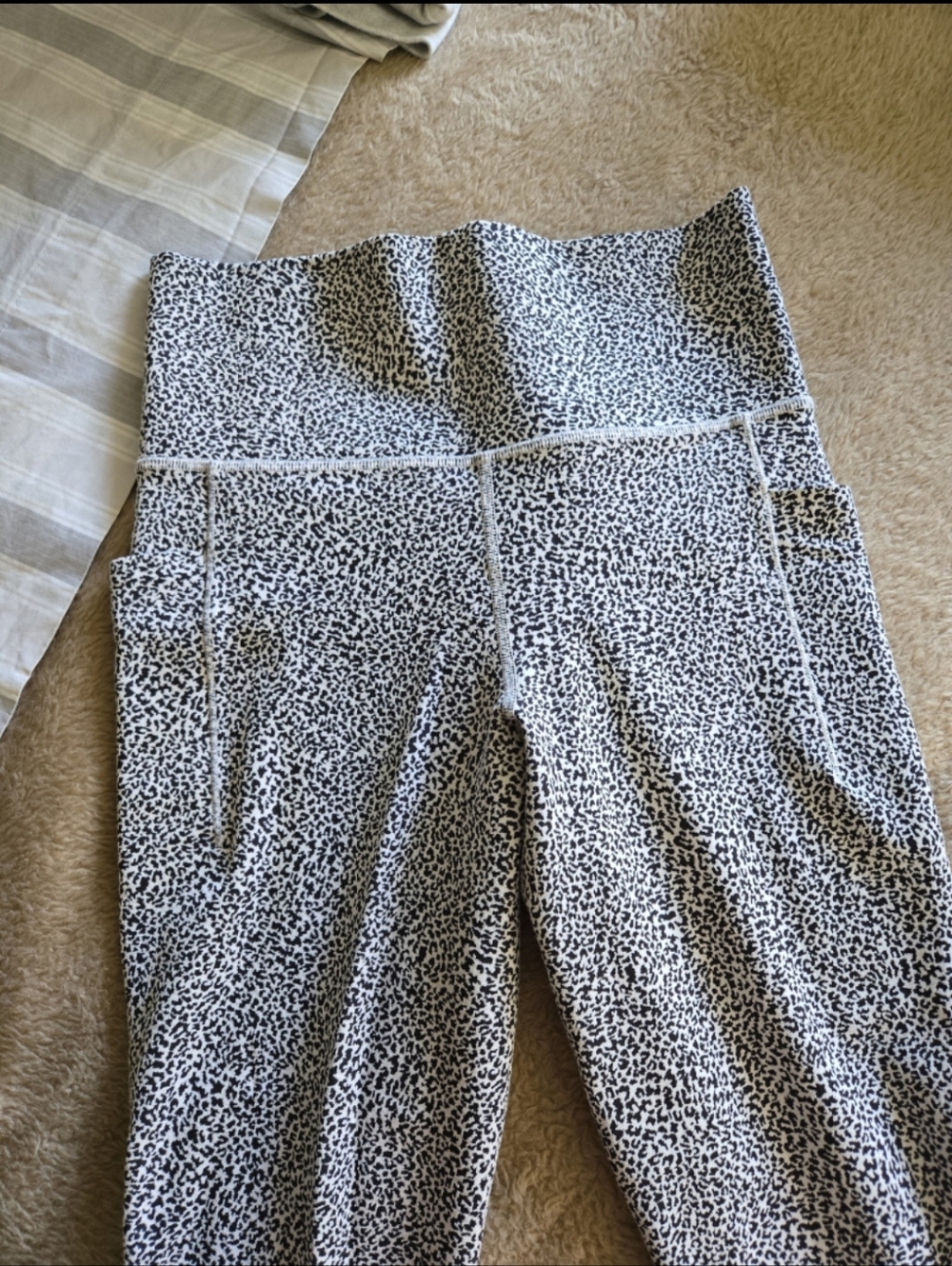 Athleta Black & White Animal Print Stash Pocket Leggings S